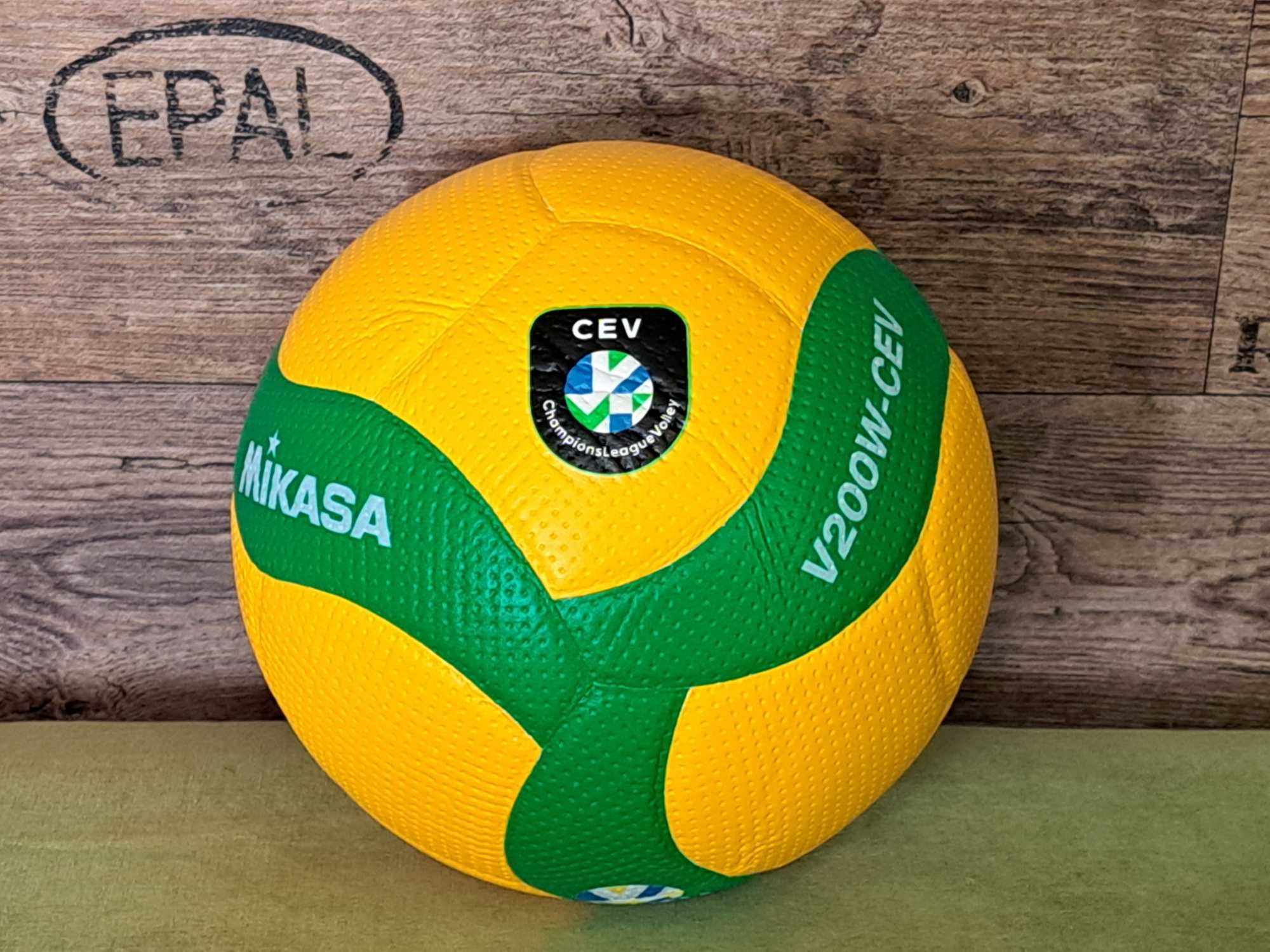 Оригінальний волейбольний м'яч Mikasa V200W-Cev