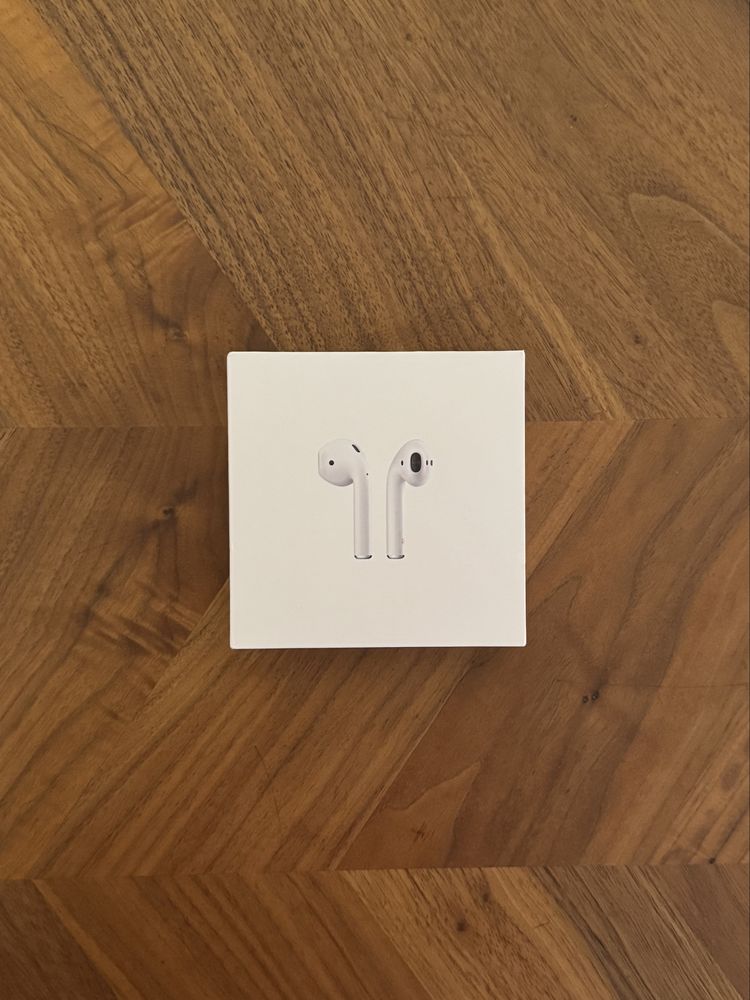 Oryginalne pudełko po Apple AirPods 2. generacji
