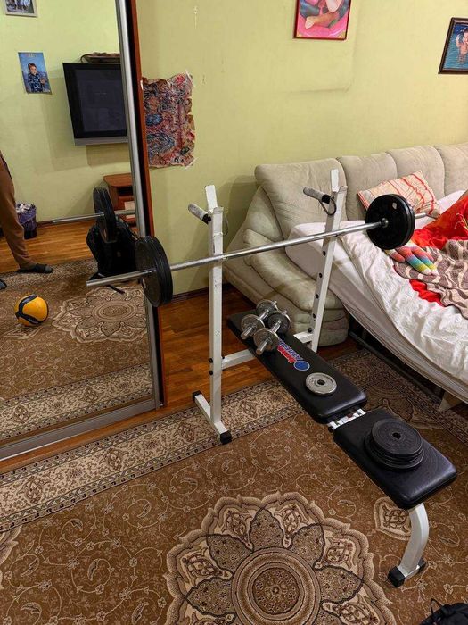 Скамья для жима + штанга + блины + гантели