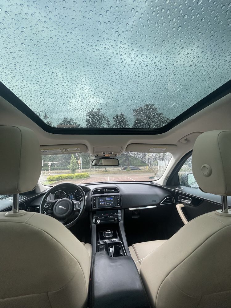 Jaguar F-Pace 2.0t 2017 r.