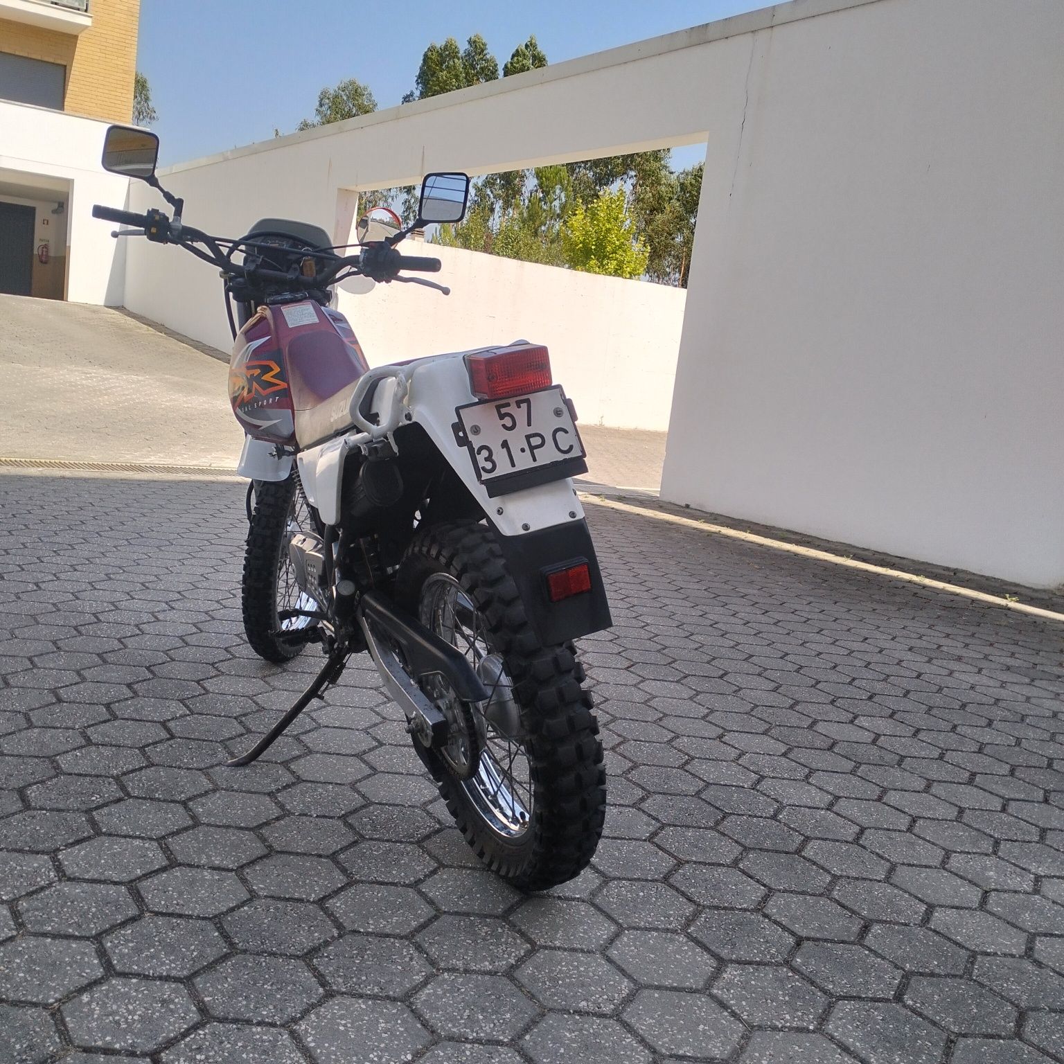 Suzuki DR 125 se