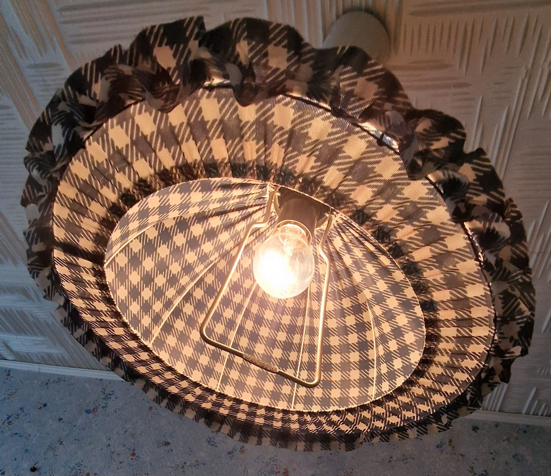 Lampa kuchenna w kratkẹ
