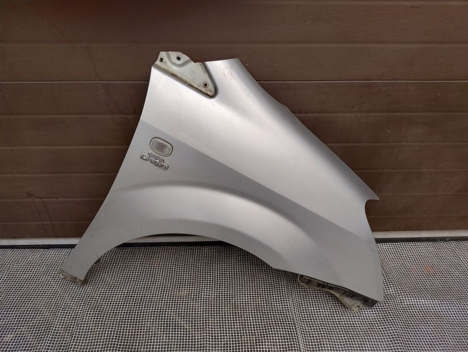 Toyota Corolla Verso 2 ll 04-09 błotnik prawy przód kod 1C0 wysyłka