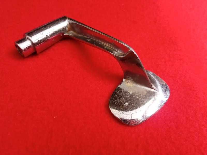 Manivela cromada antiga