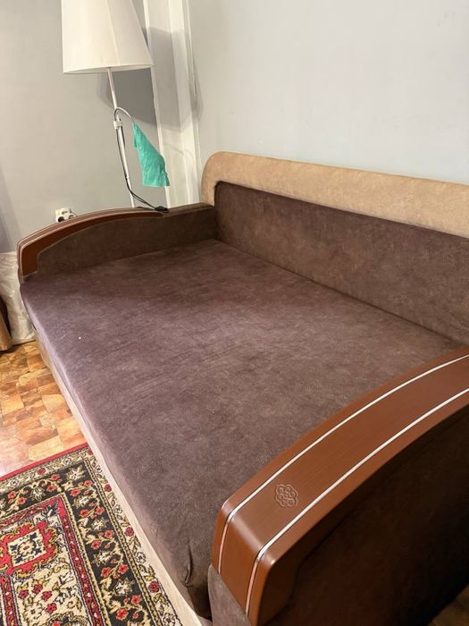 Продам диван в хорошем состоянии.