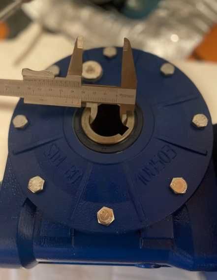 Redutor novo WEG para motor trifásico, 35 voltas minuto