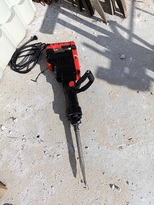 Młot wyburzeniowy Yato - 70 zł doba