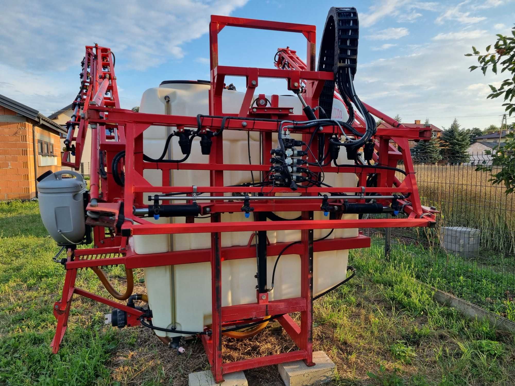 Opryskiwacz polowy zawieszany Bury Perkoz 1200 l 15 m ARAG komp BRAVO