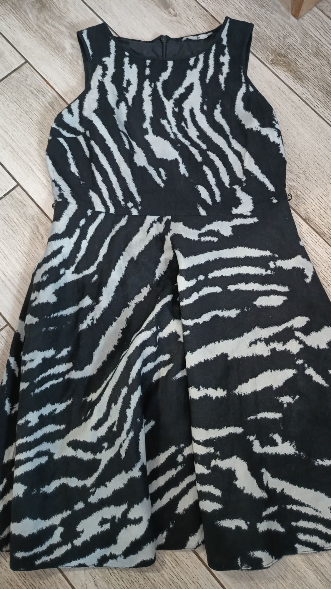 Sukienka zebra , marka TU, len z  podszewką wyszczupla, bdb, XL