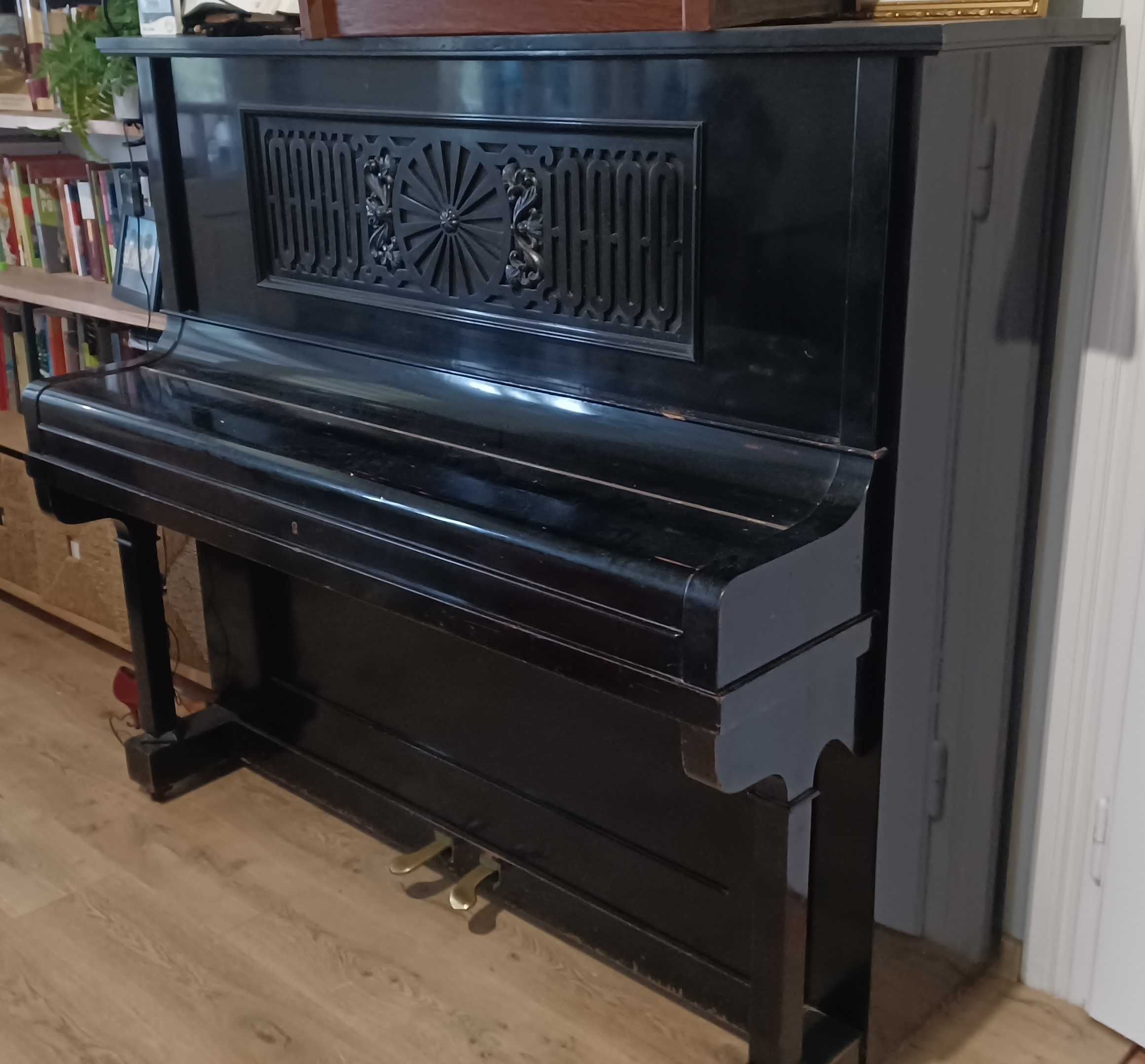 Pianino SOMMERFELD rok prod. ok. 1930 r.