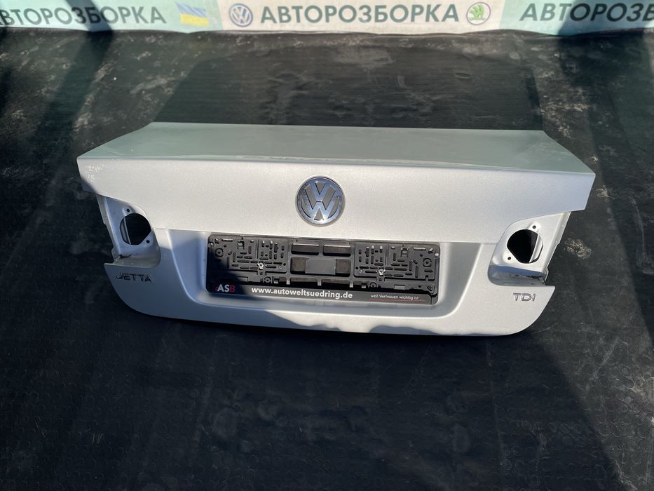Задня кришка багажника vw jetta 5 джета 5 la7w