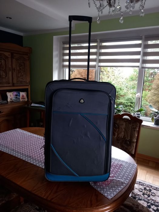 Walizka podróżna średnia