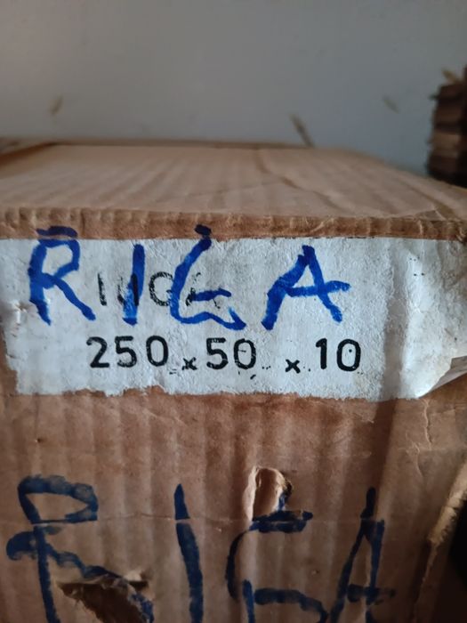 Madeiras raras para pavimentos prontas a ysar.