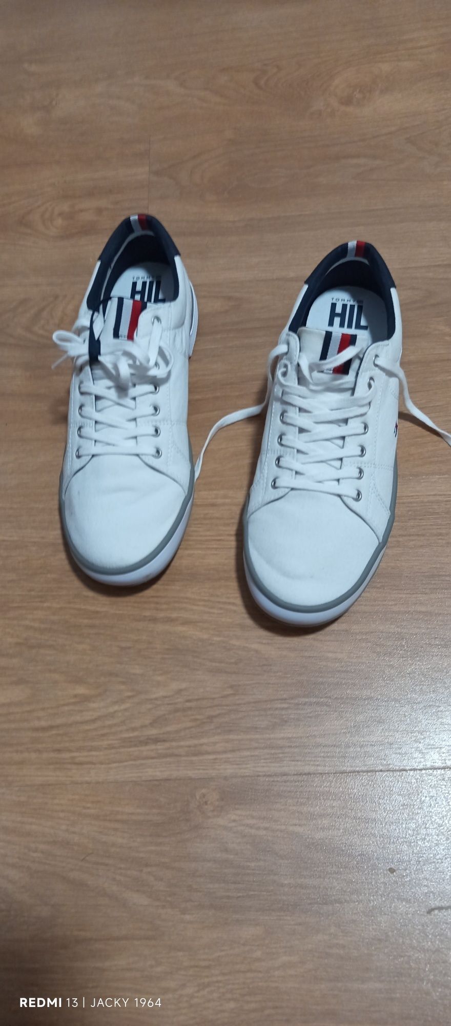 Tênis Tommy Hilfiger brancos