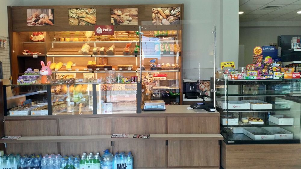 Wyposażenie sklepu na sprzedaż.Lady, lodówki, krajalnica, regał i inne