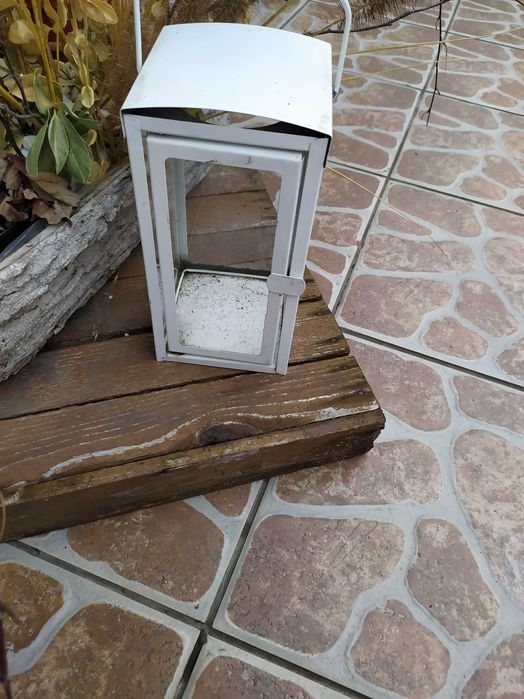 Lampion biały z szybkami otwierany