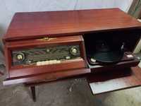 Radio i gramofon w szafkowej obudowie