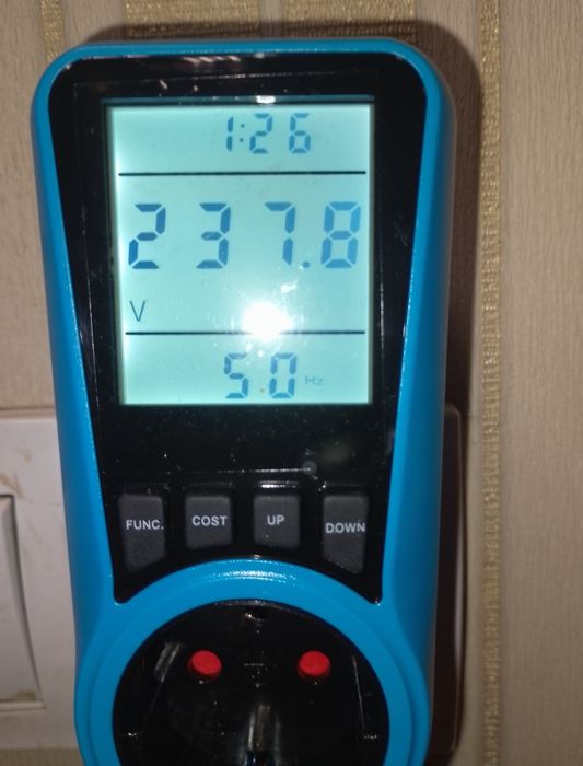 Счётчик электрики .ваттметр.напруга в сети