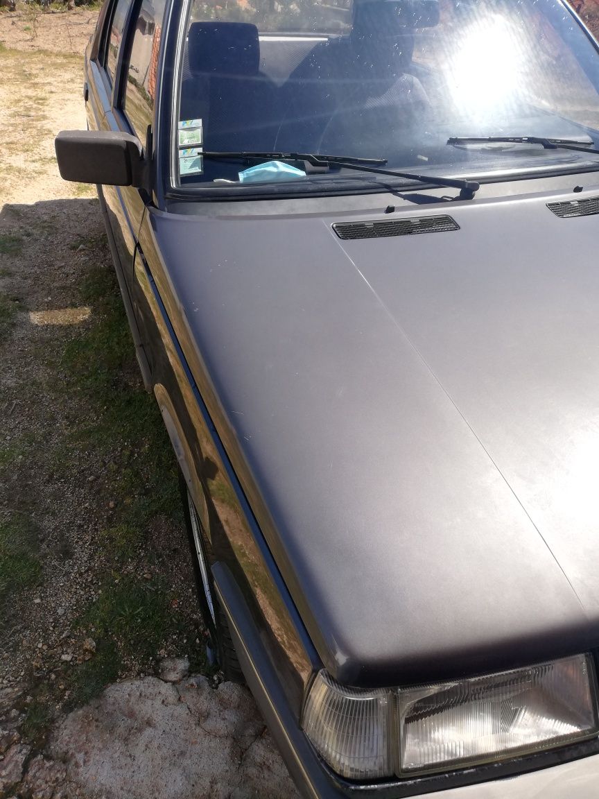 Renault 9       .