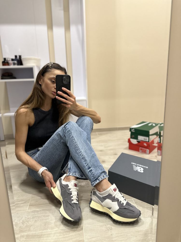 Жіночі оригінальні кросівки New Balance U327WRF