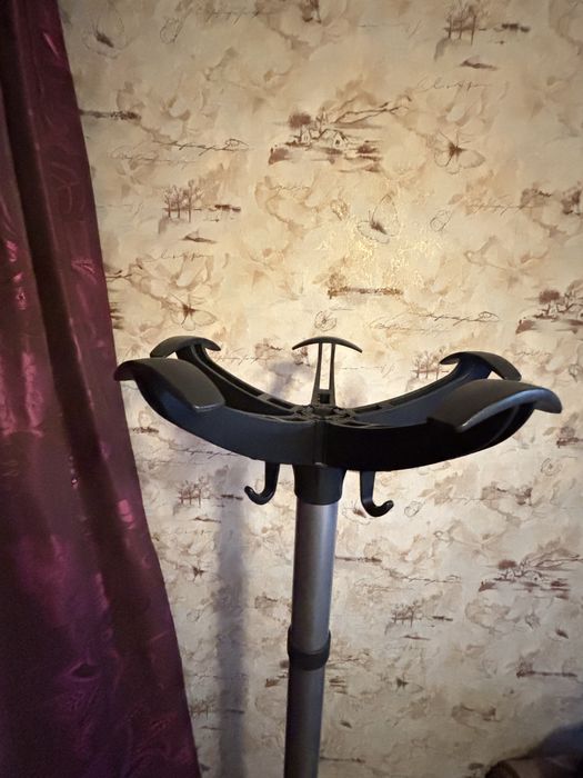 Стійка-вішак для одягу