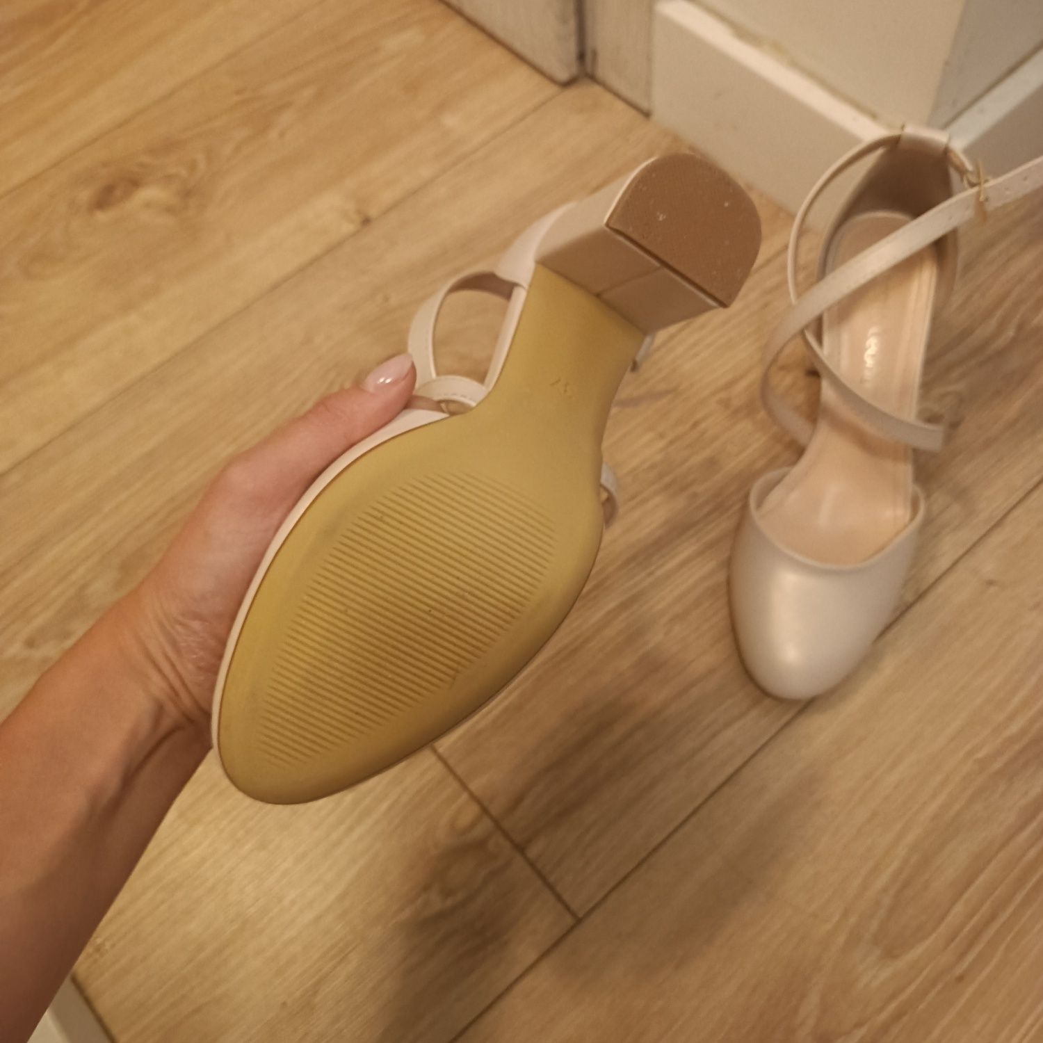 Buty ślubne perłowe 37
