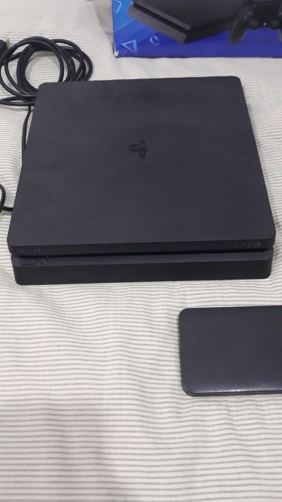 Playstation 4 slim