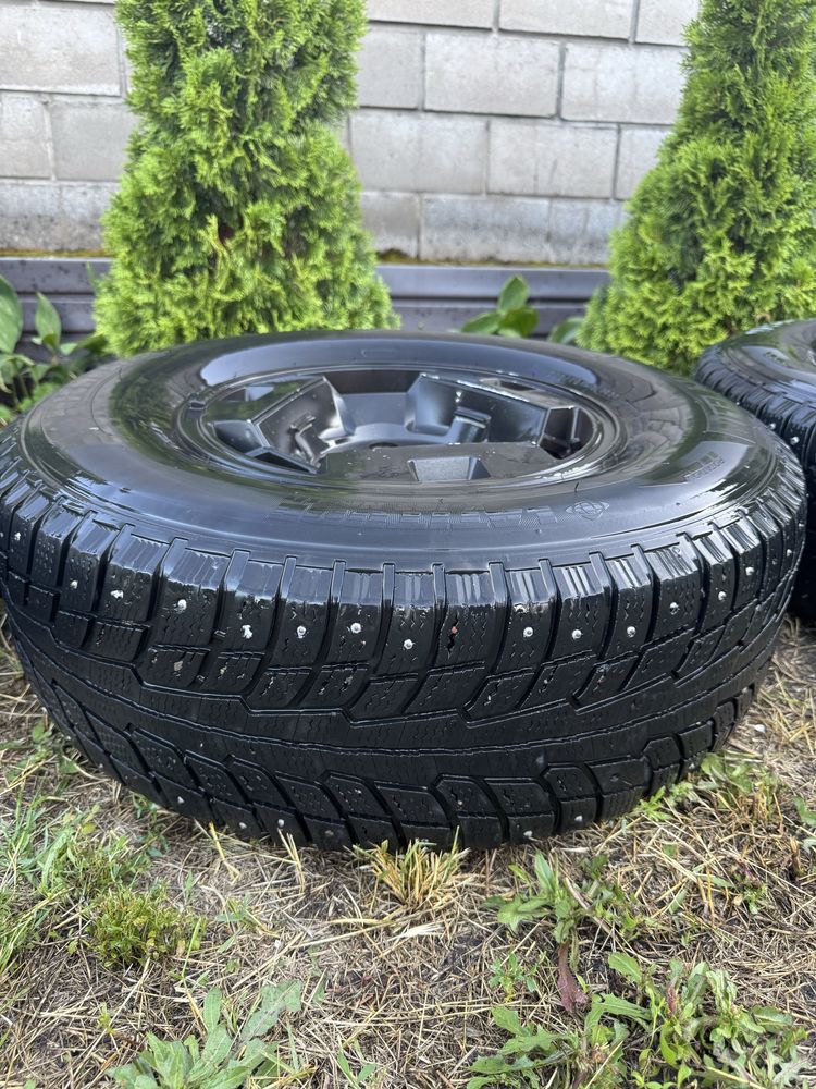 Продам диски+шины 235/75/R15 Michelin