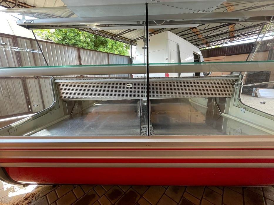 Холодильна вітрина