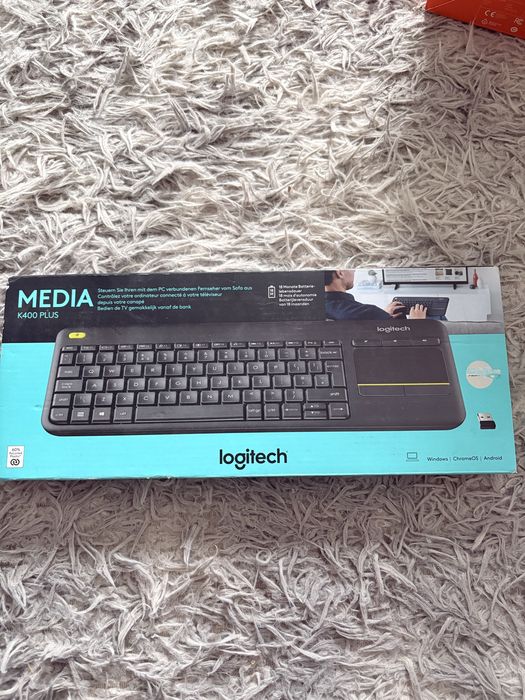 Logitech K400 plus NOWA klawiatura