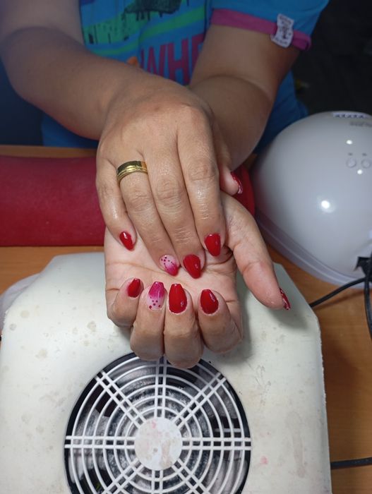 Unhas de gel e gelinho