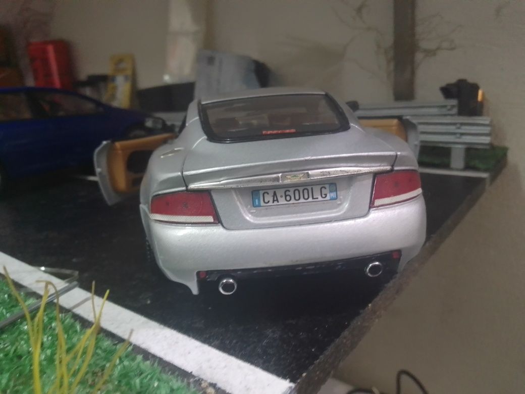 Miniatura 1/18 Aston Martin