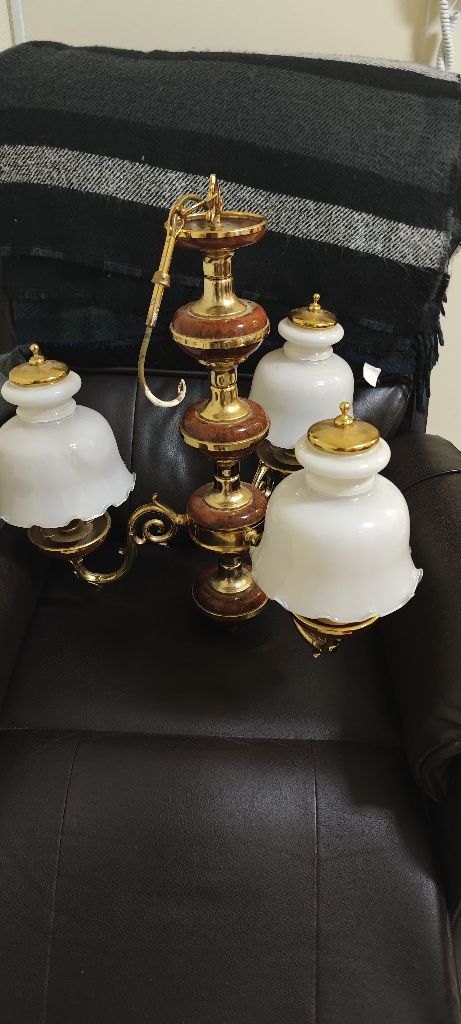 Vendo este candeeiro para sala com três lâmpadas