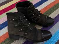 Botins em pele castanhos bronze Tapadas