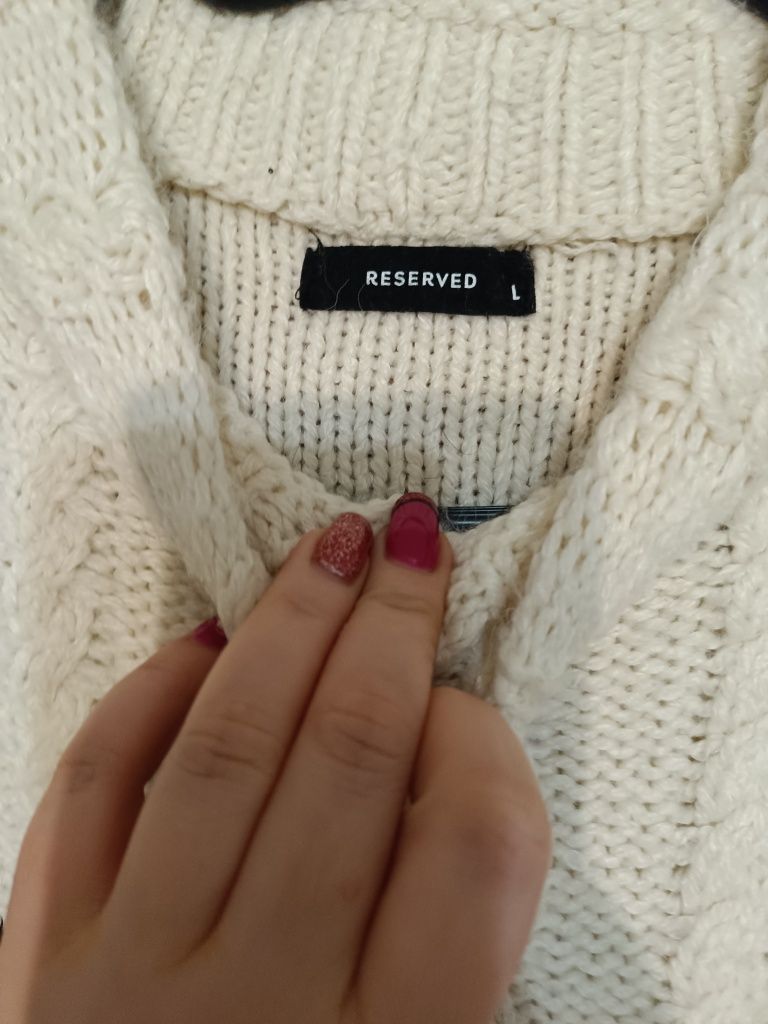 Sweter Reserved z koronką