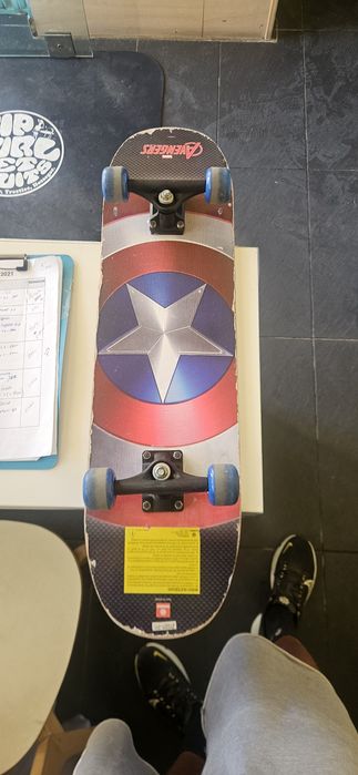 Skate com algum uso.