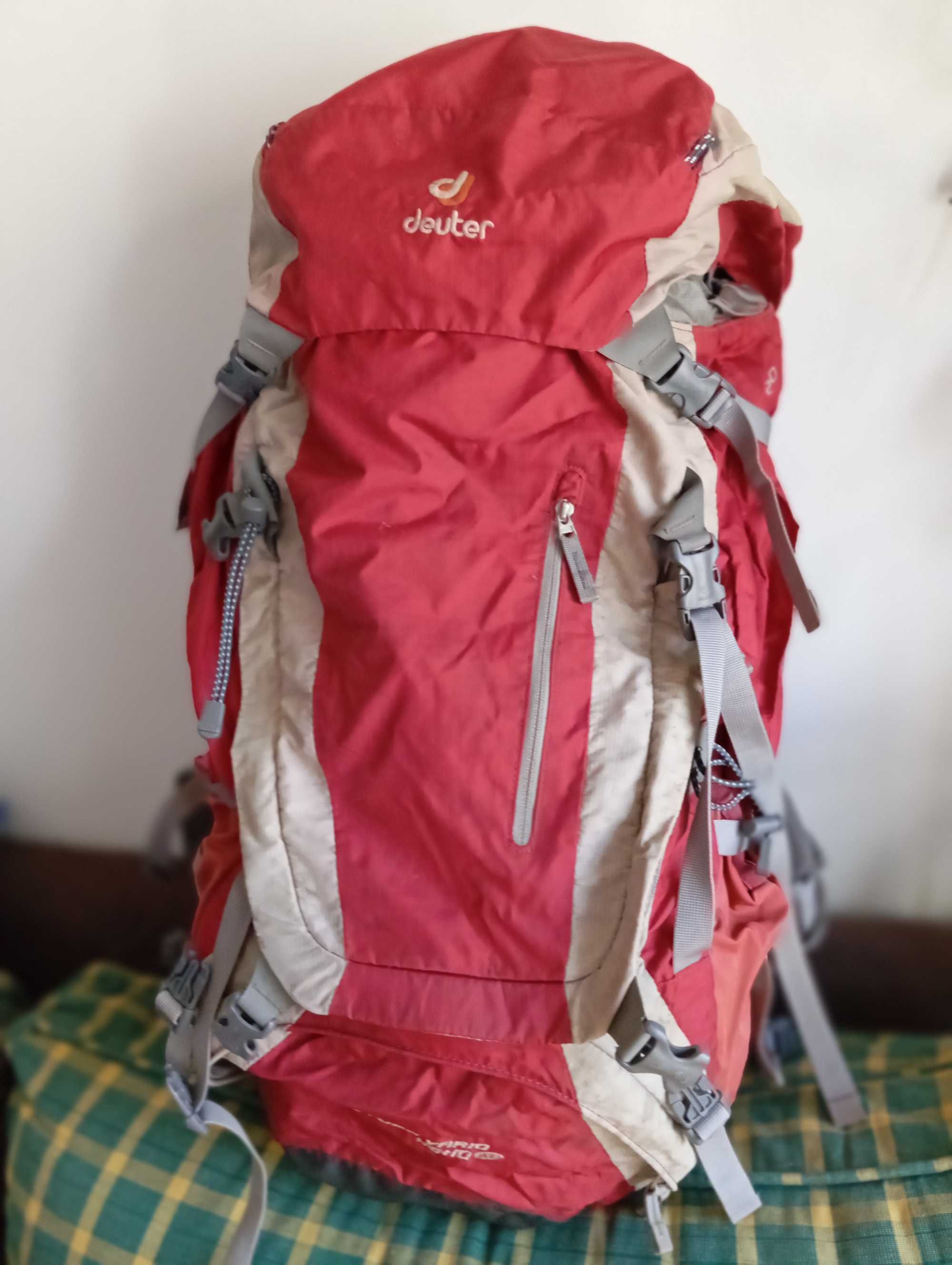 Mochila Deuter Futura 30L Roja