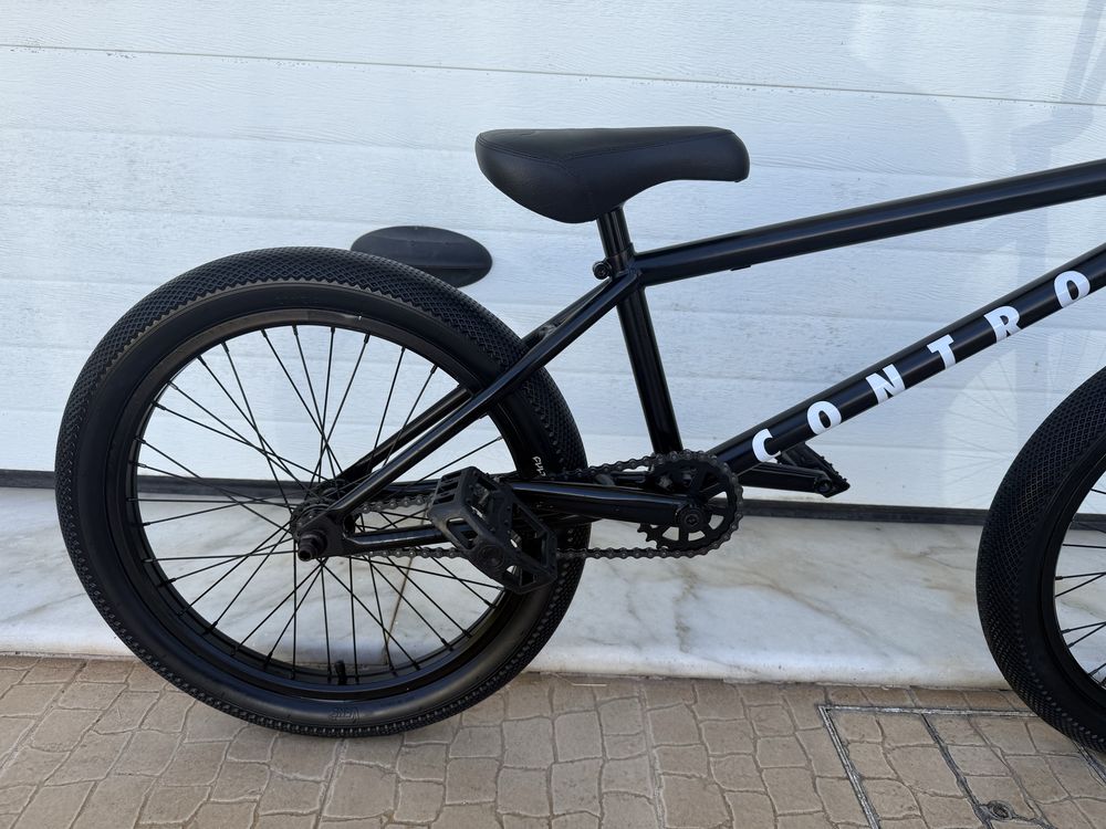 Bicicleta BMX CULT Control 20.75" 2022
