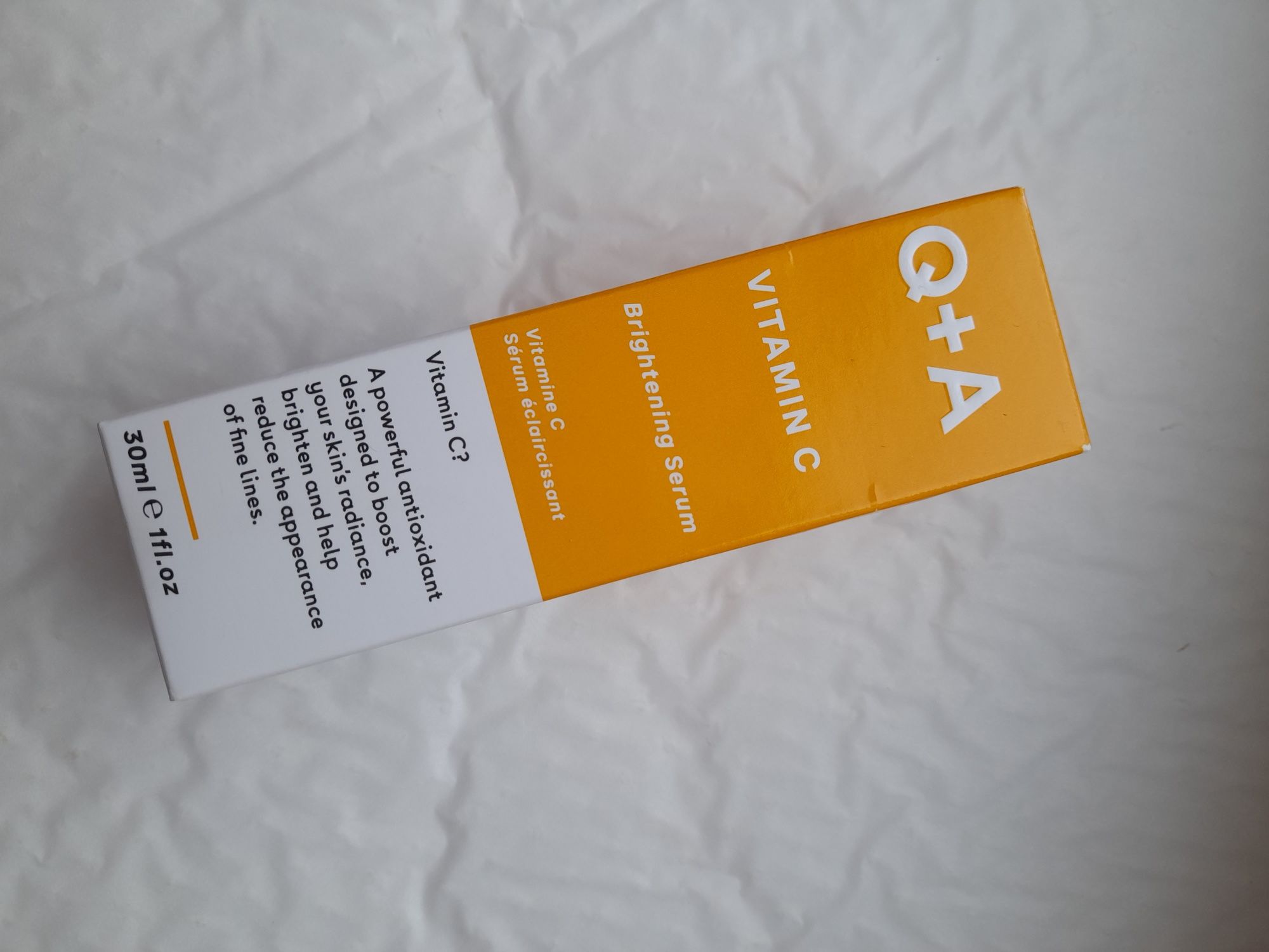 Освітлювальна сироватка для обличчя
Q+A Vitamin C Brightening Serum