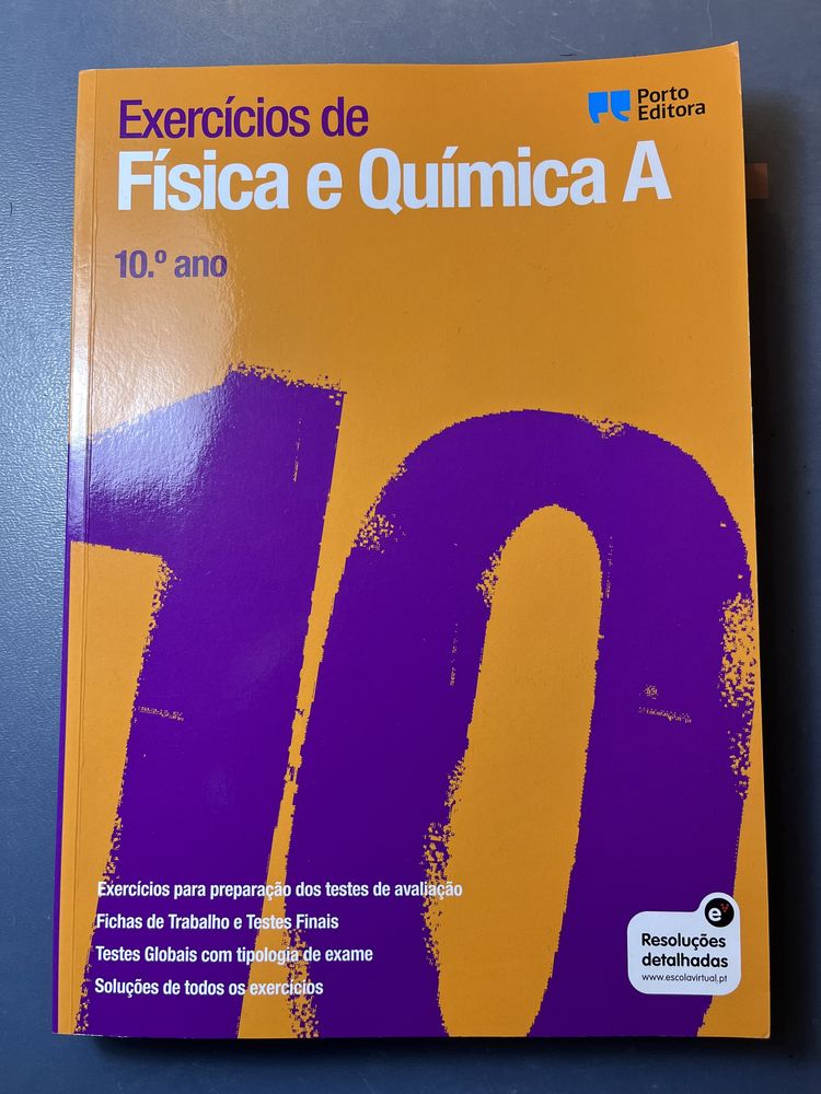 Livros de preparação para exame Física e Química