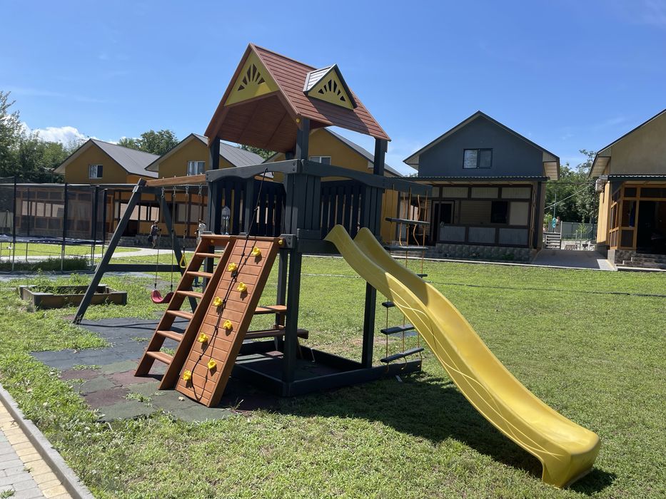 Відпочинок на Дністрі. Будинки і басейн на першій лінії.