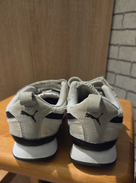 Дитячі крововки на дівчинку