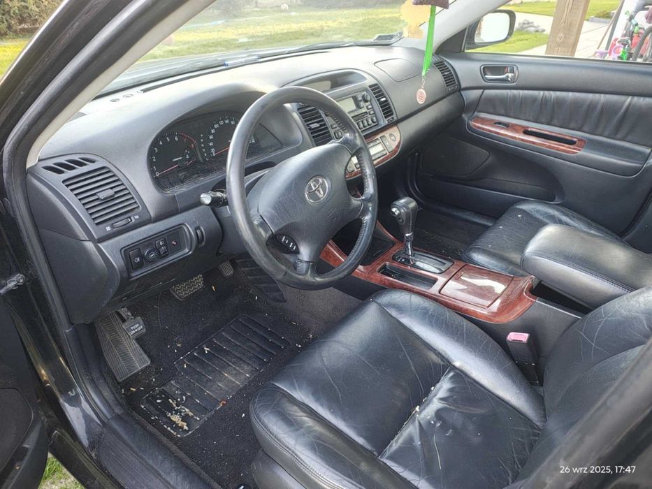 Toyota Camry 3.0 186 koni rok prod. 2004 po kolizji