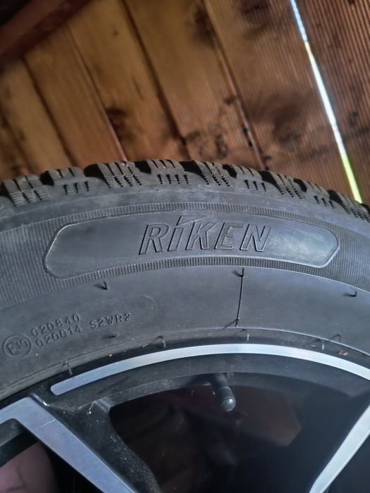 Koła  z oponami zimowymi jeep cheroky