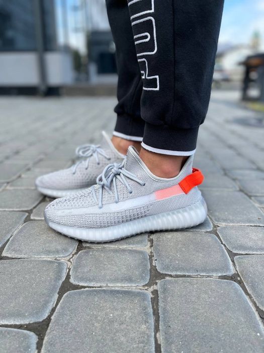 Кросівки чоловічі жіночі Adidas Yeezy Boost 350v2 Tail Light Grey