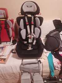 Cadeira auto de transporte de criança especial com sistema isofix.