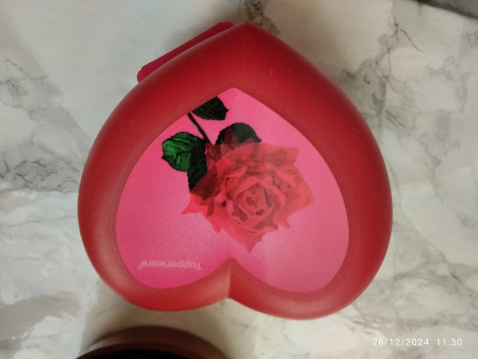 Продам бокс для еды/бутербродница Tupperware