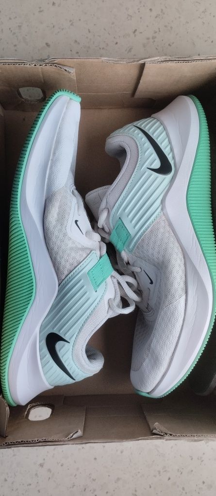 Кроссовки NIKE женские (W MC TRAINER CU3584-101 Бело-зеленые)