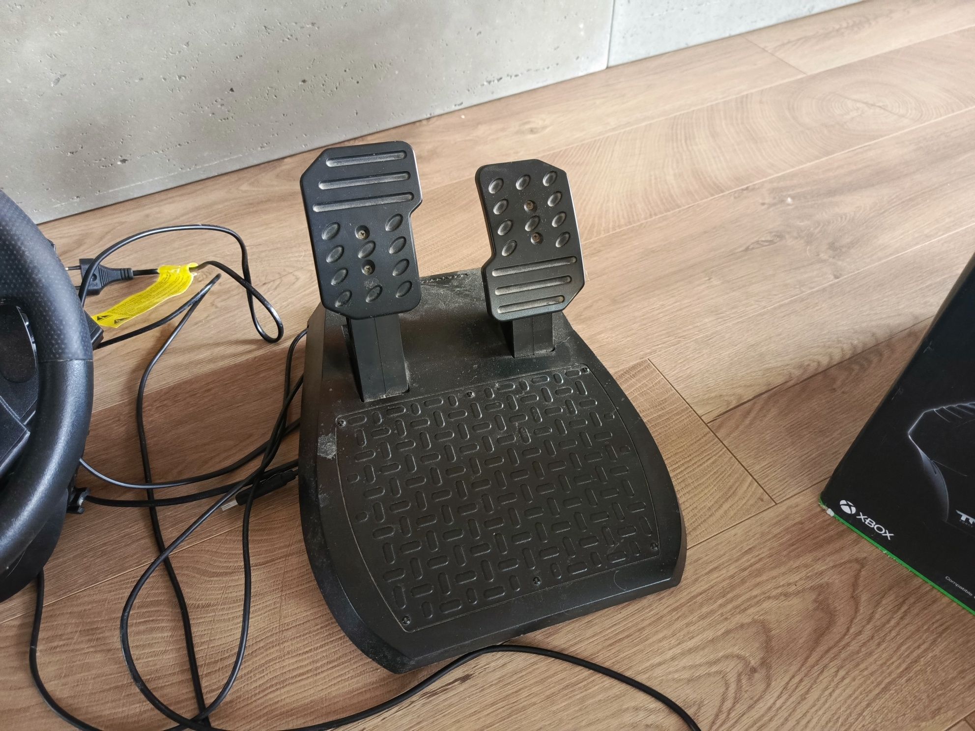 Kierownica thrustmaster TMX force feedback