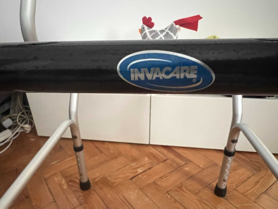 Andarilho Articulado Levante (Invacare)